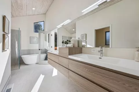 Bath - 1100 Castro Rd, Monterey, CA 93940 photo 2 of 7