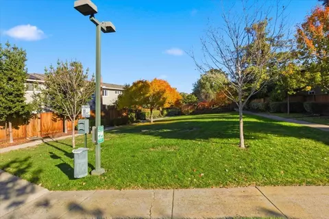 1542 Canna Ct, Mountain View, CA 94043 photo 32