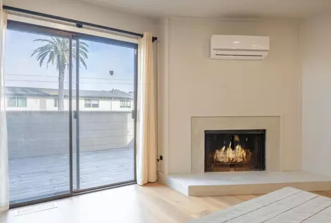 Living - 504 Ocean Ave 2, Monterey, CA 93940 photo 2 of 2