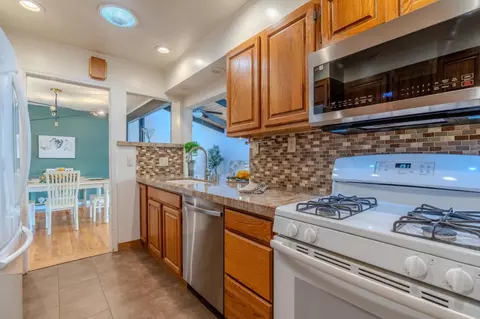 Kitchen - 711 Lundy Way, Pacifica, CA 94044 photo 2 of 4