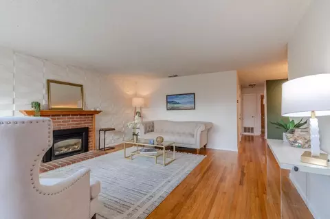 Living - 711 Lundy Way, Pacifica, CA 94044 photo 2 of 7
