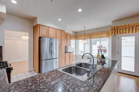 Kitchen - 559 Topley Ct, Vallejo, CA 94591 photo 3 of 5