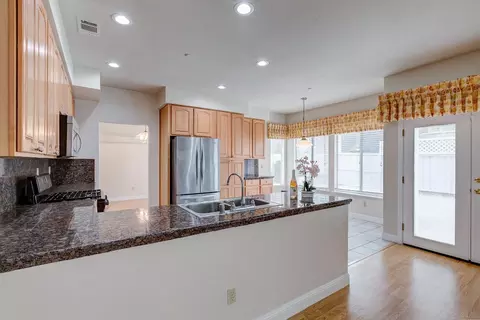 Kitchen - 559 Topley Ct, Vallejo, CA 94591 photo 5 of 5