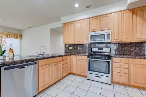 Kitchen - 559 Topley Ct, Vallejo, CA 94591 photo 2 of 5