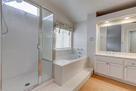 Bath - 559 Topley Ct, Vallejo, CA 94591 photo 1 of 3