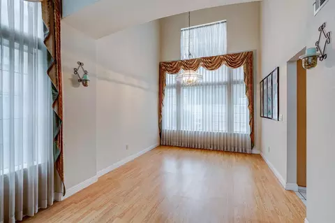 Living - 559 Topley Ct, Vallejo, CA 94591 photo 4 of 4
