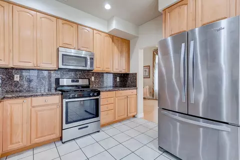 Kitchen - 559 Topley Ct, Vallejo, CA 94591 photo 4 of 5