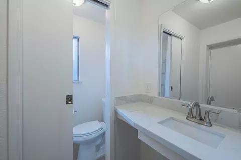 Bath - 18924 Vierra Canyon Rd, Prunedale, CA 93907 photo 3 of 4