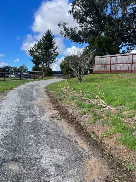 17049 Mcguffie Rd, Salinas, CA 93907