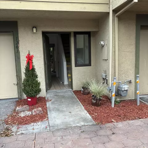 1207 Permata Ct, San Jose, CA 95116