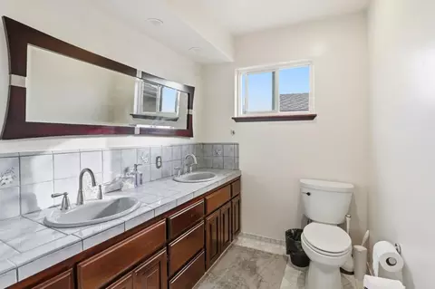 Bath - 7460 Miller Ave, Gilroy, CA 95020 photo 2 of 4