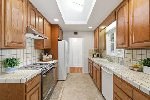 1747 Walnut Dr, Mountain View, CA 94040 photo 15
