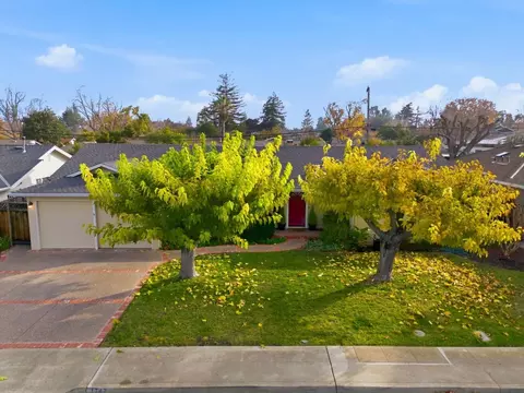 1747 Walnut Dr, Mountain View, CA 94040 photo 3