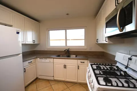Kitchen - 522 E Alvin Dr, Salinas, CA 93906 photo 5 of 7