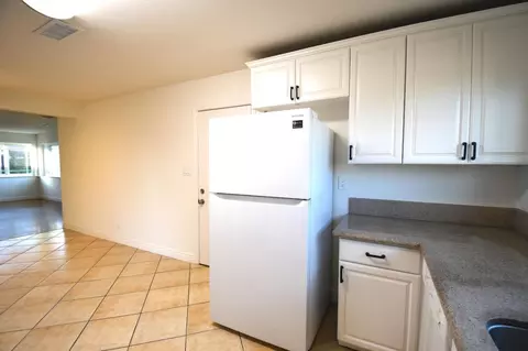 Kitchen - 522 E Alvin Dr, Salinas, CA 93906 photo 6 of 7