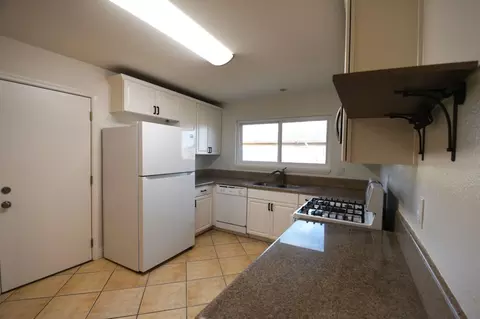 Kitchen - 522 E Alvin Dr, Salinas, CA 93906 photo 2 of 7
