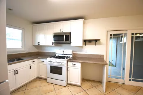 Kitchen - 522 E Alvin Dr, Salinas, CA 93906 photo 4 of 7