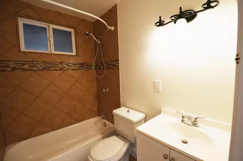 Bath - 522 E Alvin Dr, Salinas, CA 93906 photo 1 of 4