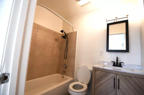 Bath - 522 E Alvin Dr, Salinas, CA 93906 photo 3 of 4