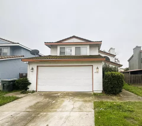 4900 Camino Royale Dr, Sacramento, CA 95823