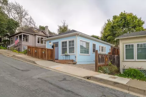 132 6th St, Pacific Grove, CA 93950