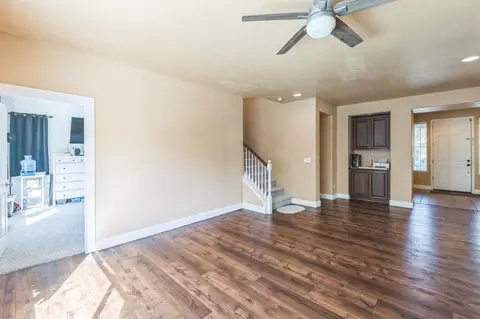 Living - 1512 Marigold Dr, Patterson, CA 95363 photo 2 of 2