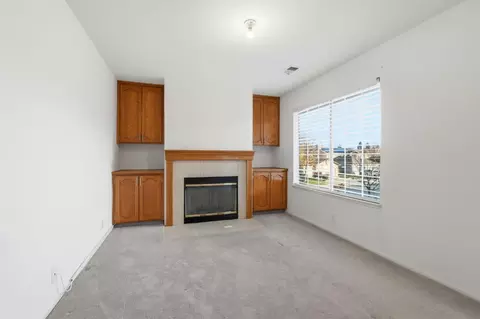 Living - 1672 Bailey Dr, Ripon, CA 95366 photo 8 of 8
