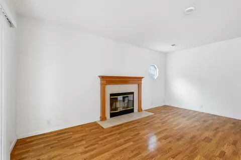 Living - 1672 Bailey Dr, Ripon, CA 95366 photo 5 of 8