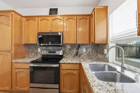 Kitchen - 1672 Bailey Dr, Ripon, CA 95366 photo 3 of 3