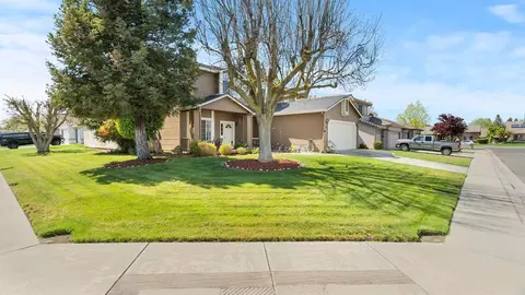 Exterior - 1672 Bailey Dr, Ripon, CA 95366 photo 3 of 11