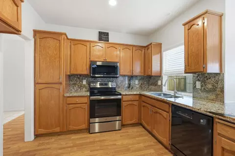 Kitchen - 1672 Bailey Dr, Ripon, CA 95366 photo 2 of 3