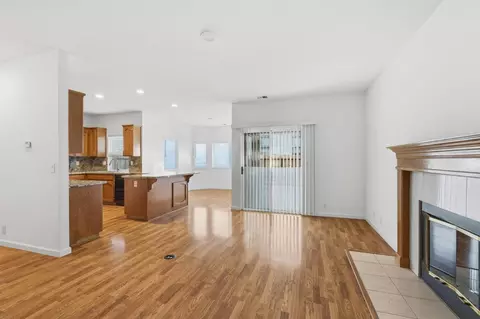 Living - 1672 Bailey Dr, Ripon, CA 95366 photo 6 of 8