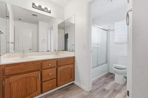 Bath - 1672 Bailey Dr, Ripon, CA 95366 photo 4 of 5