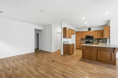 Living - 1672 Bailey Dr, Ripon, CA 95366 photo 7 of 8
