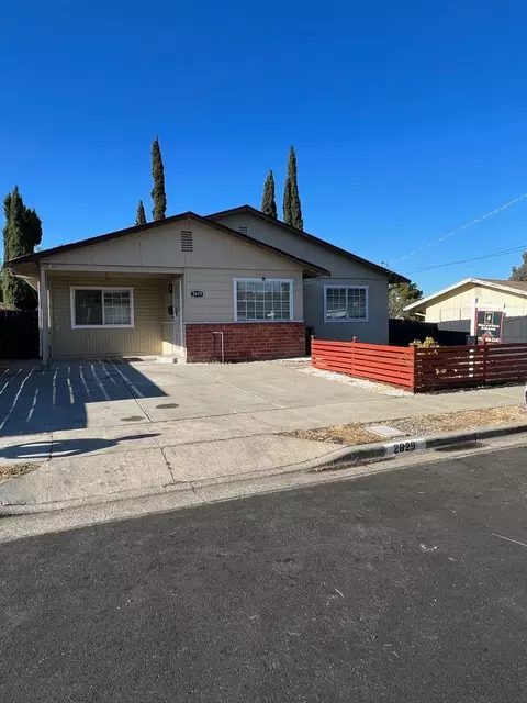 2829 Hilltop Rd, Concord, CA 94520