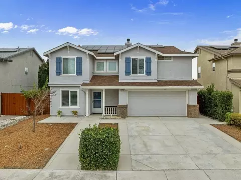 920 Talbot Dr, Hollister, CA 95023