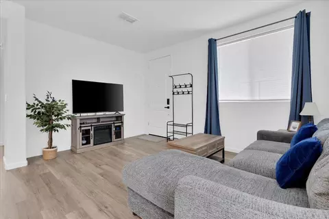 Living - 851 Mora Cir, Soledad, CA 93960 photo 2 of 2