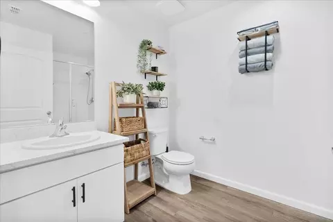 Bath - 851 Mora Cir, Soledad, CA 93960 photo 1 of 3