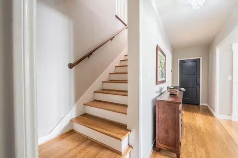 Entry Way - 247 Oak St, Salinas, CA 93901 photo 4 of 5