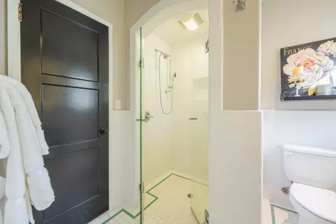 Bath - 247 Oak St, Salinas, CA 93901 photo 2 of 6