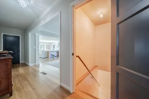 Entry Way - 247 Oak St, Salinas, CA 93901 photo 2 of 5