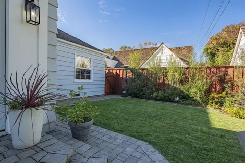 Exterior - 247 Oak St, Salinas, CA 93901 photo 7 of 9