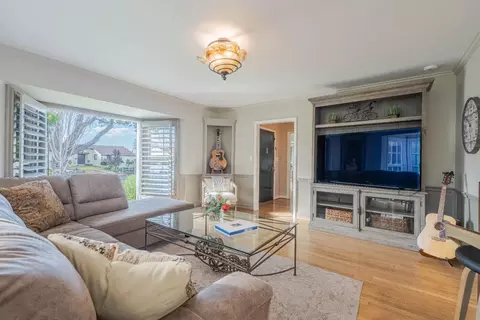 Living - 247 Oak St, Salinas, CA 93901 photo 2 of 2