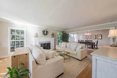 Living - 247 Oak St, Salinas, CA 93901 photo 1 of 2