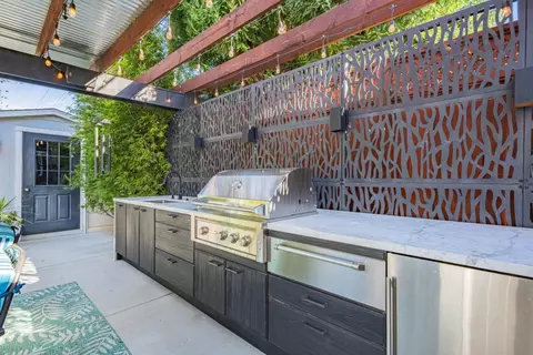 Kitchen - 247 Oak St, Salinas, CA 93901 photo 4 of 5