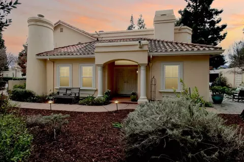 800 Rebecca Privada, Mountain View, CA 94040