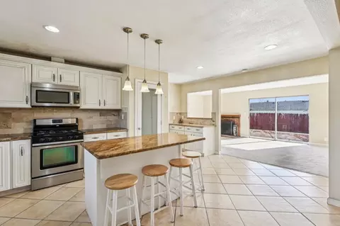 Kitchen - 320 Coelho St, Milpitas, CA 95035 photo 4 of 4