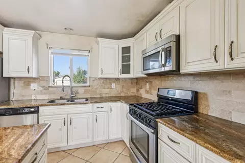 Kitchen - 320 Coelho St, Milpitas, CA 95035 photo 3 of 4