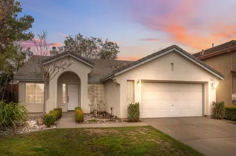 2251 Fairhaven Dr, Hollister, CA 95023