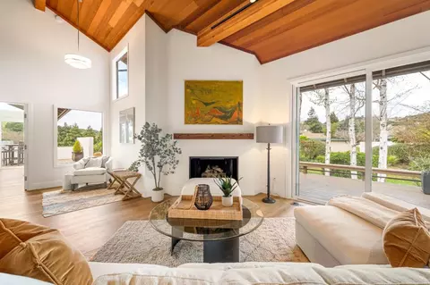9583 Redwood Ct, Carmel, CA 93923